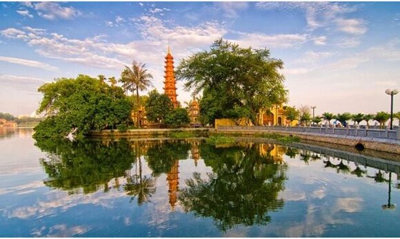 VIETNAM UNVEILED : ANCIENT TEMPLES TO MODERN MARVELS